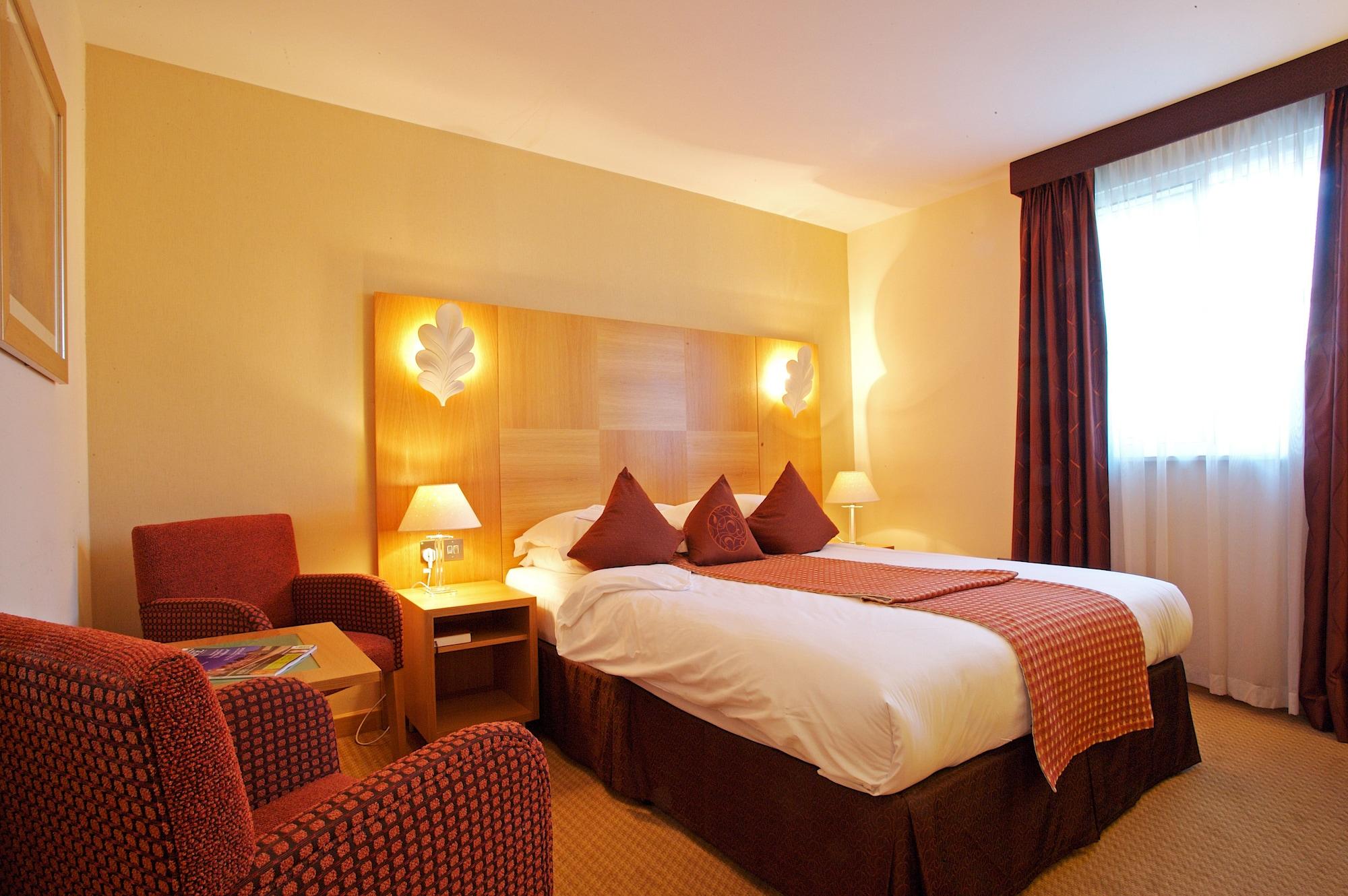 The Pinewood Hotel Слау Экстерьер фото