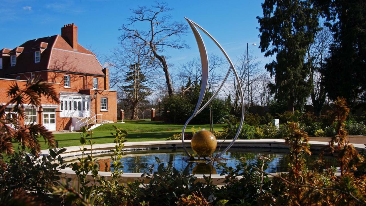 The Pinewood Hotel Слау Экстерьер фото