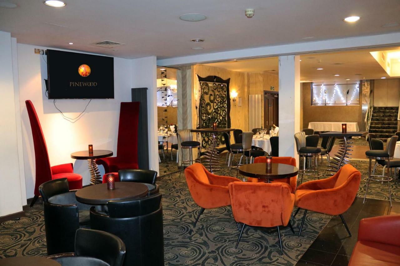The Pinewood Hotel Слау Экстерьер фото